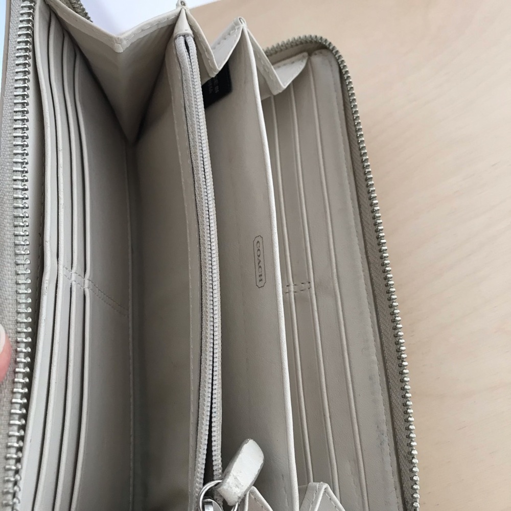 COACH | SIGNATURE C PLASTIC + LEATHER WALLET - Picture 4 of 5
